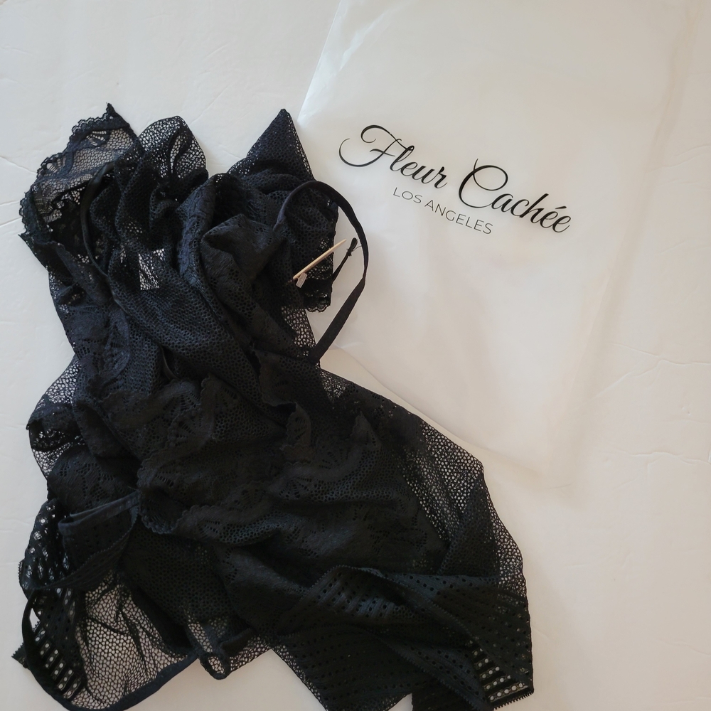 Chic Midnight Lace Robe - Picture 8 of 8